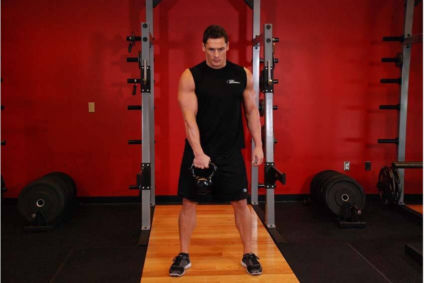 Clean com kettlebell — posição inicial