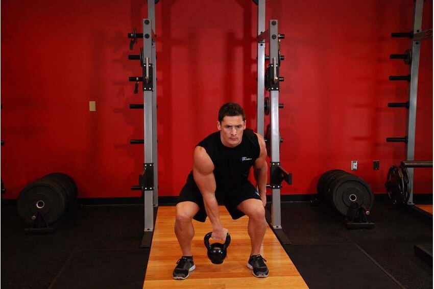 Clean com kettlebell — posição final
