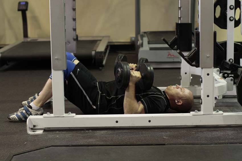 Floor Press com Halteres — posição final
