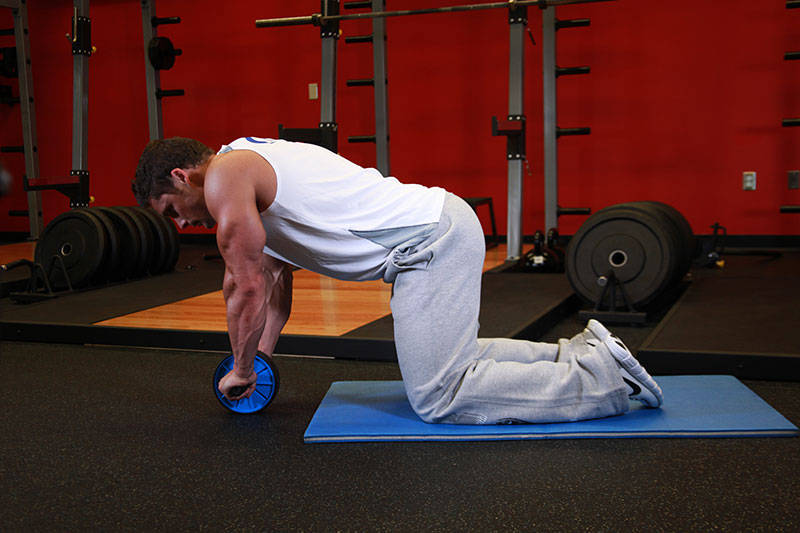 Roda Abdominal (Ab Wheel) — posição inicial