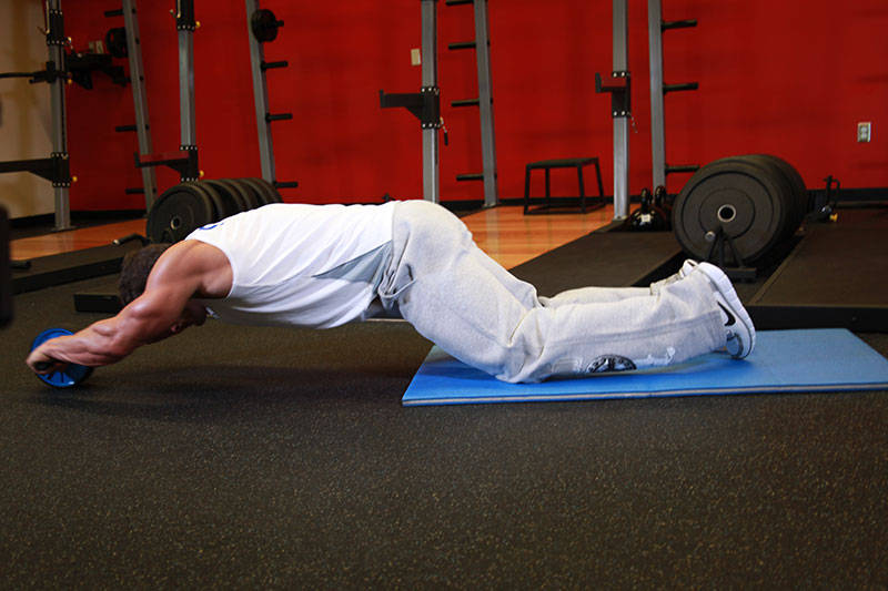 Roda Abdominal (Ab Wheel) — posição final